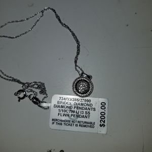 Diamond pendant necklace